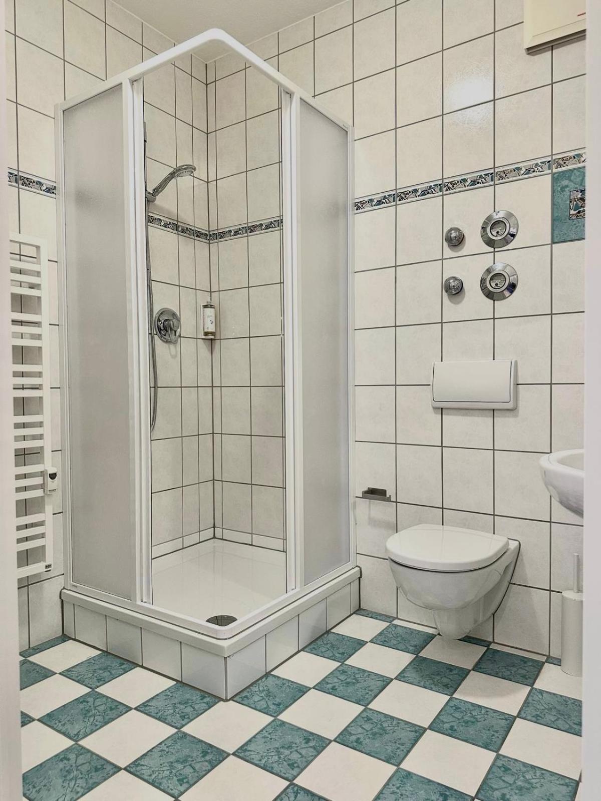 Raha Apartments - Modernes Studio-Apartment - Hbf - Gratis Parkplatz Erfurt Buitenkant foto