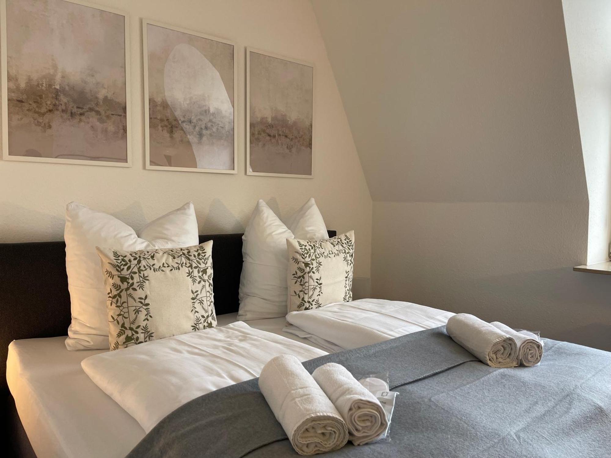 Raha Apartments - Modernes Studio-Apartment - Hbf - Gratis Parkplatz Erfurt Buitenkant foto