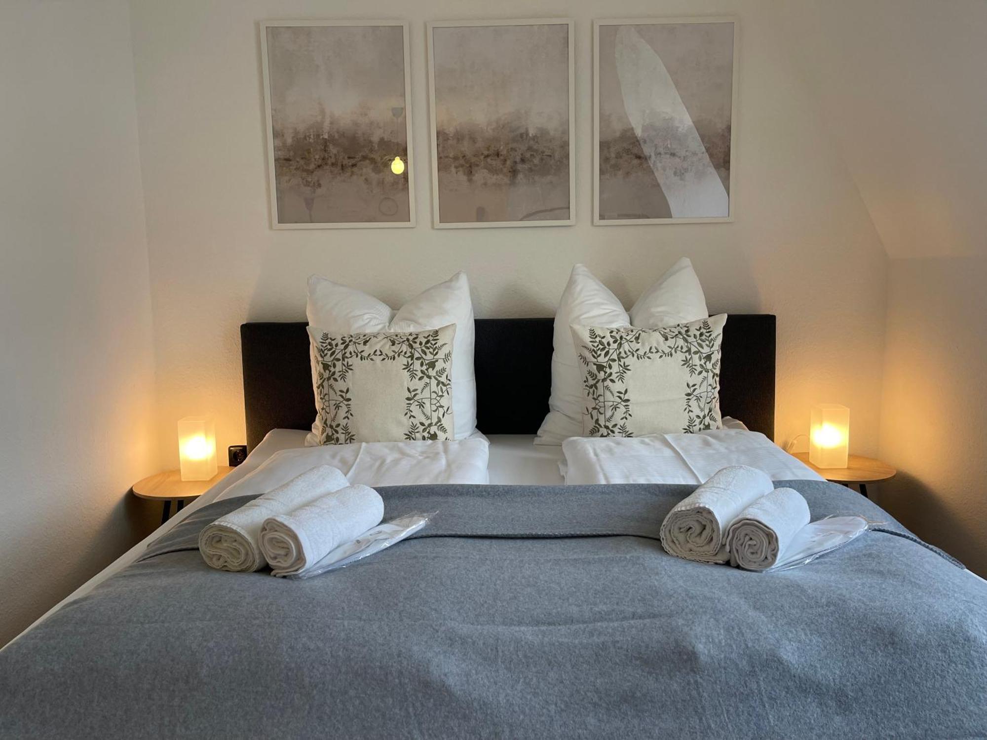 Raha Apartments - Modernes Studio-Apartment - Hbf - Gratis Parkplatz Erfurt Buitenkant foto