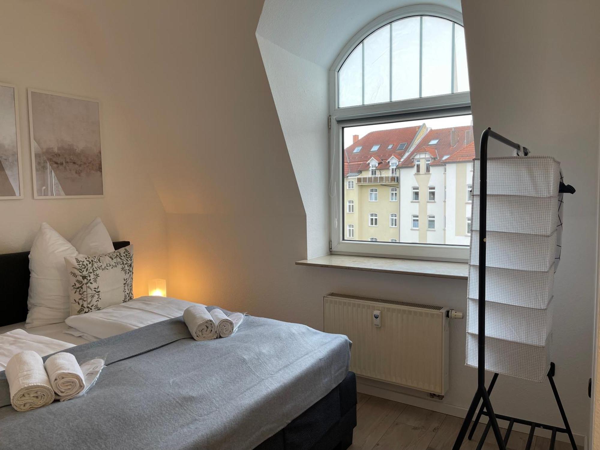 Raha Apartments - Modernes Studio-Apartment - Hbf - Gratis Parkplatz Erfurt Buitenkant foto