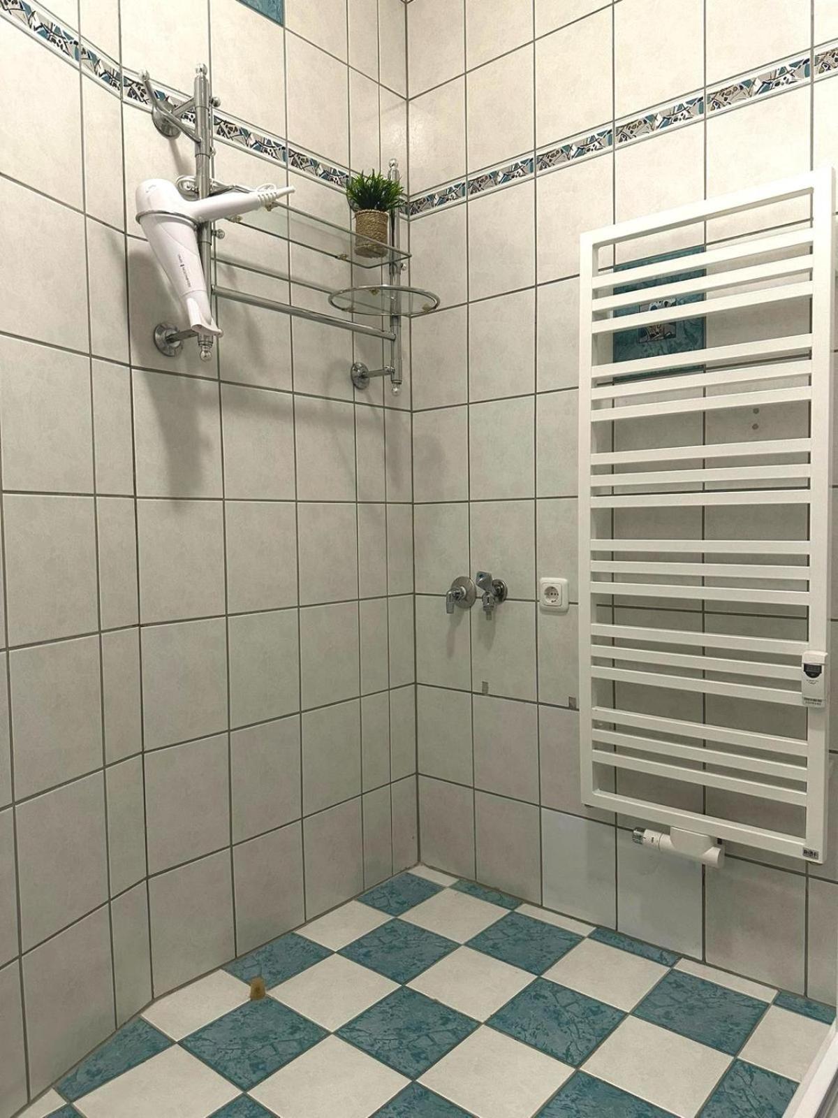 Raha Apartments - Modernes Studio-Apartment - Hbf - Gratis Parkplatz Erfurt Buitenkant foto