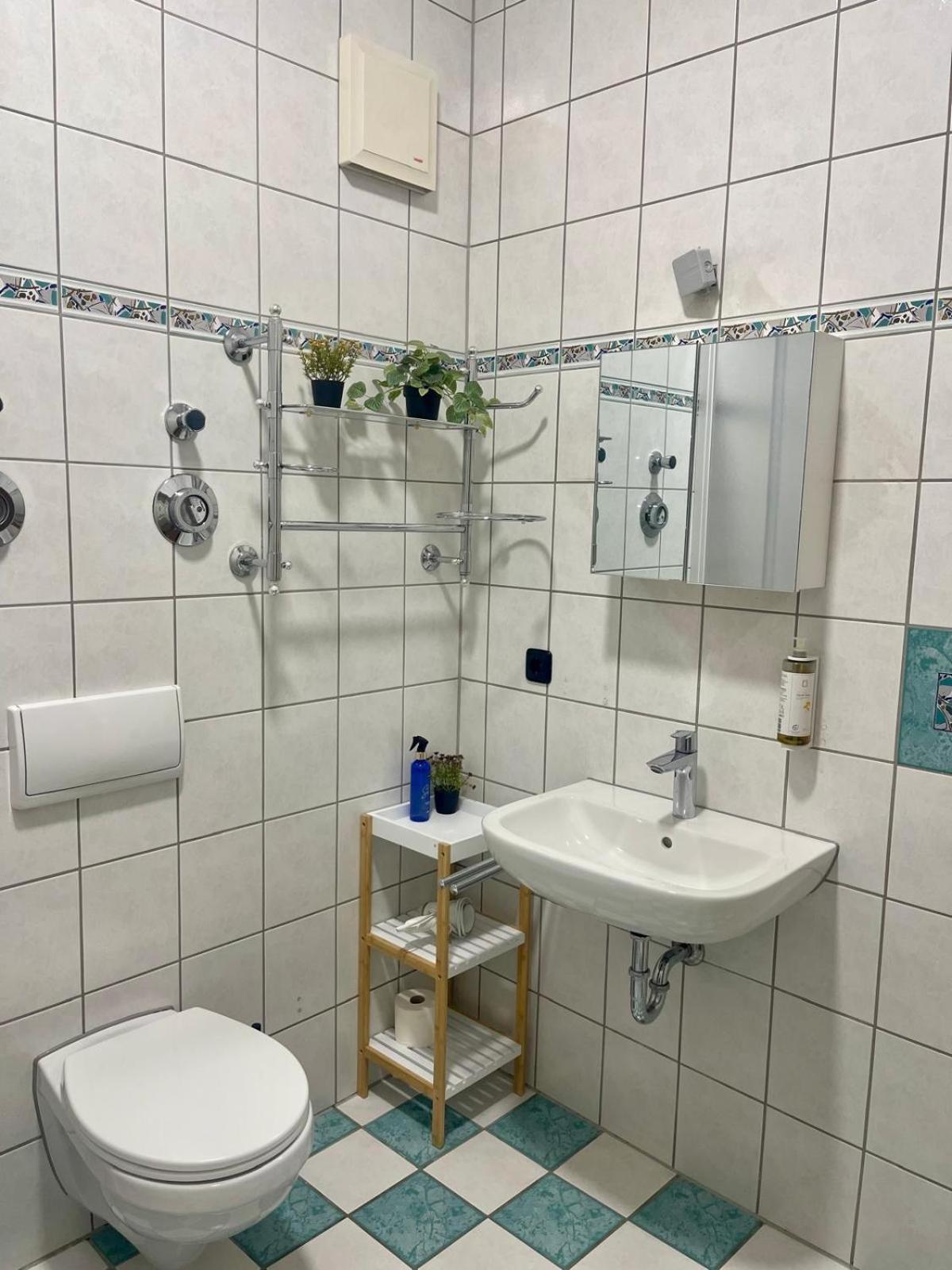 Raha Apartments - Modernes Studio-Apartment - Hbf - Gratis Parkplatz Erfurt Buitenkant foto