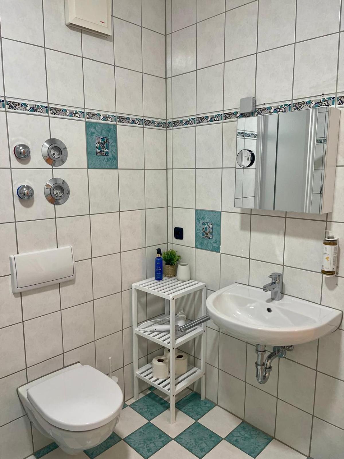 Raha Apartments - Modernes Studio-Apartment - Hbf - Gratis Parkplatz Erfurt Buitenkant foto