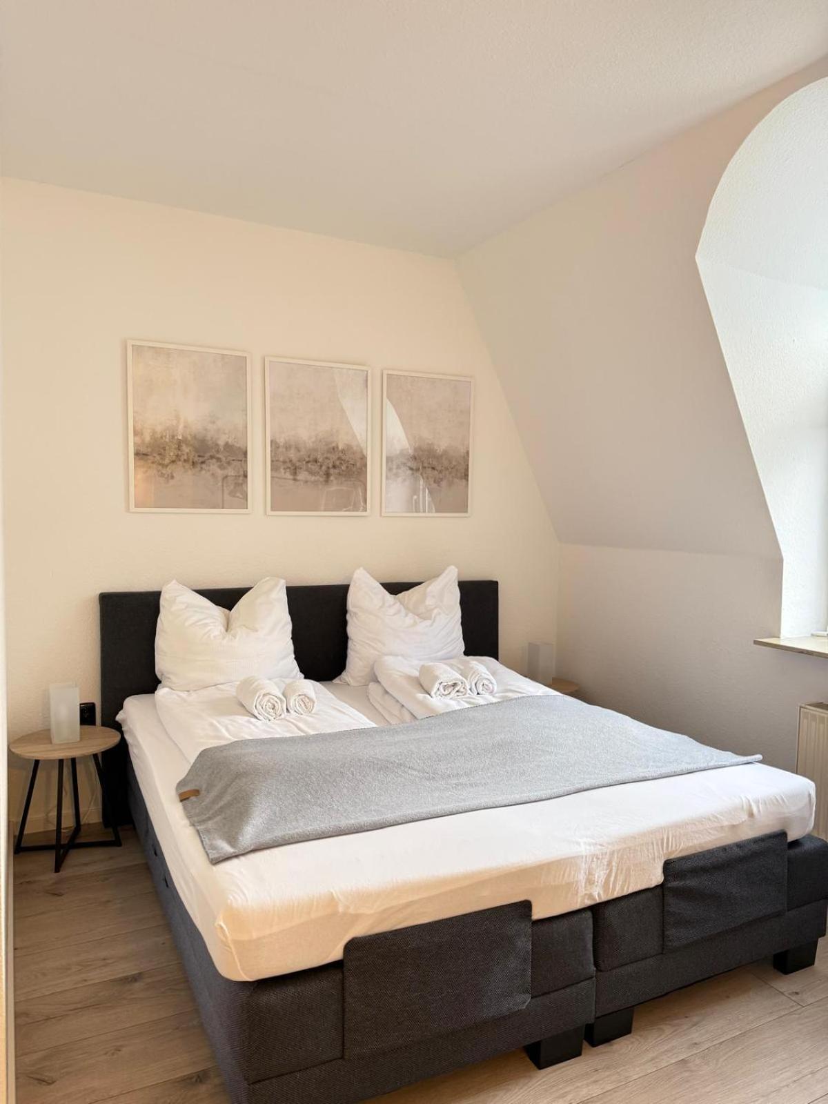Raha Apartments - Modernes Studio-Apartment - Hbf - Gratis Parkplatz Erfurt Buitenkant foto