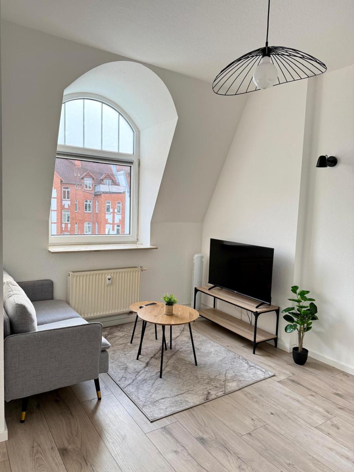 Raha Apartments - Modernes Studio-Apartment - Hbf - Gratis Parkplatz Erfurt Buitenkant foto