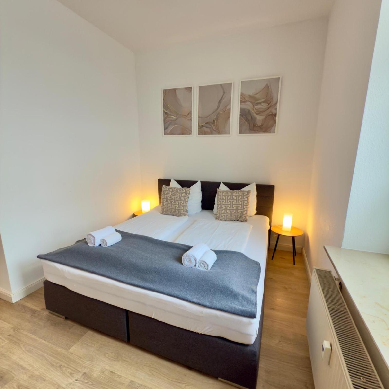 Raha Apartments - Modernes Studio-Apartment - Hbf - Gratis Parkplatz Erfurt Buitenkant foto