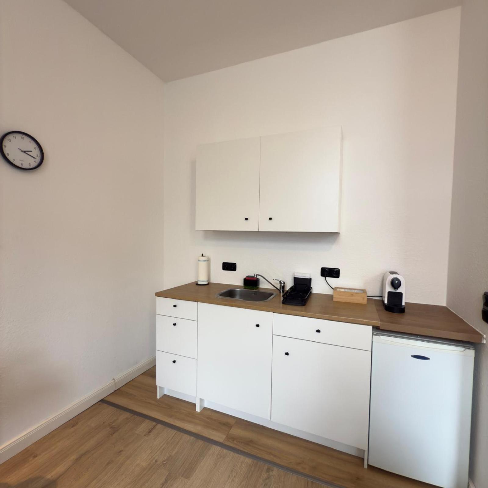 Raha Apartments - Modernes Studio-Apartment - Hbf - Gratis Parkplatz Erfurt Buitenkant foto